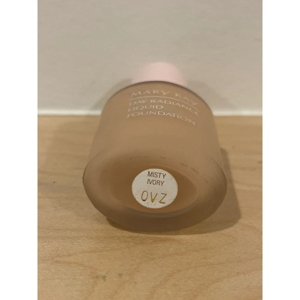 Mary Kay Day Radiance Liquid Foundation Misty Ivory 1 Fl Oz New‎ Boxed